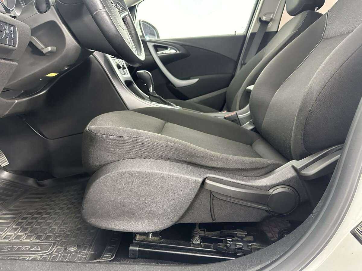 Опель Астра б/у, 2013, Автоматическая. Фото: #6