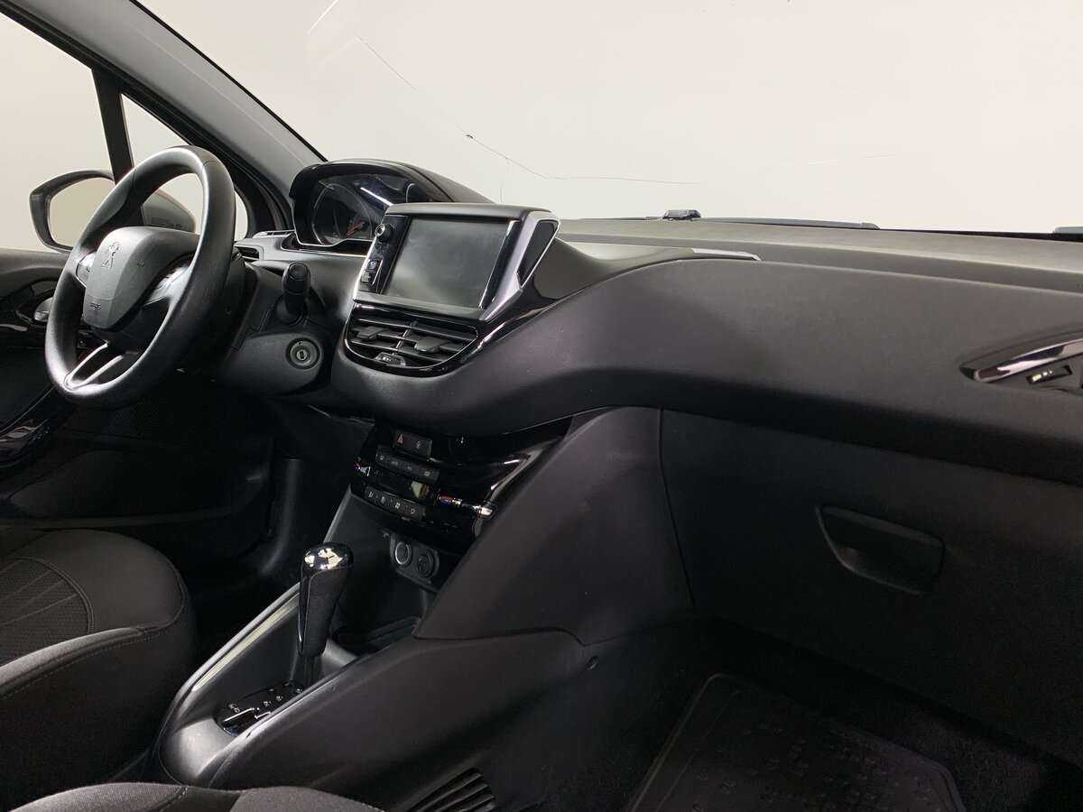 Пежо 208 б/у, 2013, Автоматическая. Фото: #10