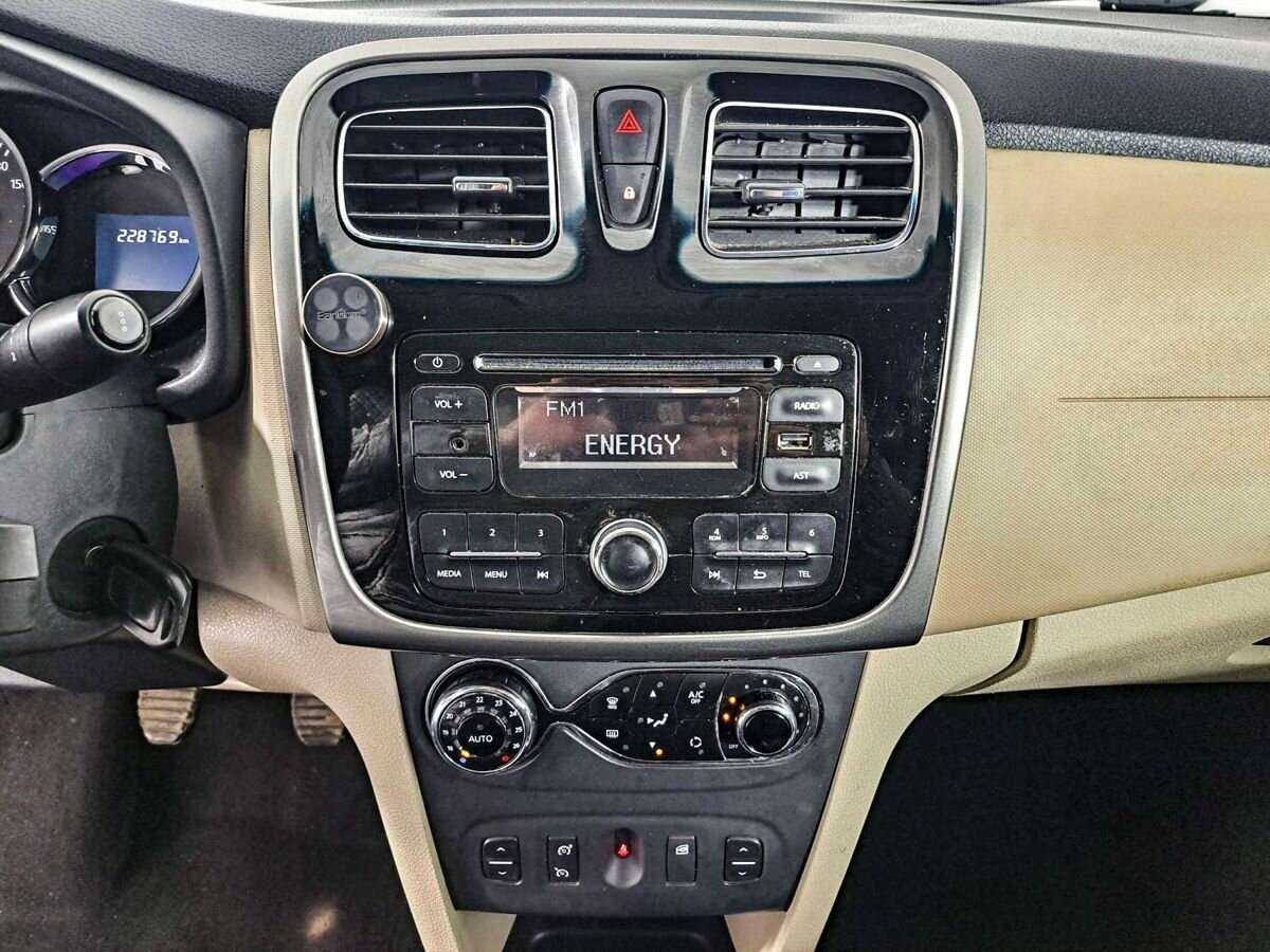 Рено Логан б/у, 2016, Механическая. Фото: #12