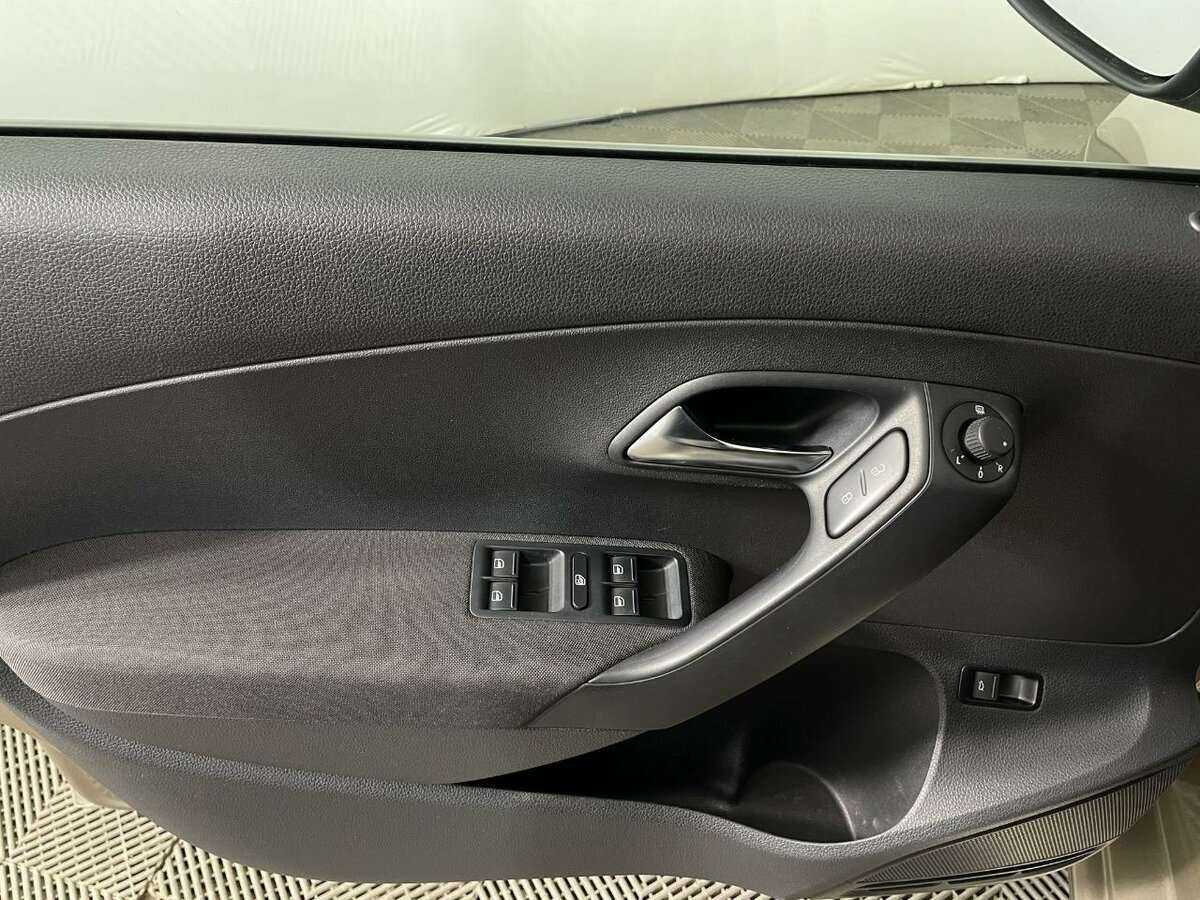 Фольксваген Поло б/у, 2015, Механическая. Фото: #6