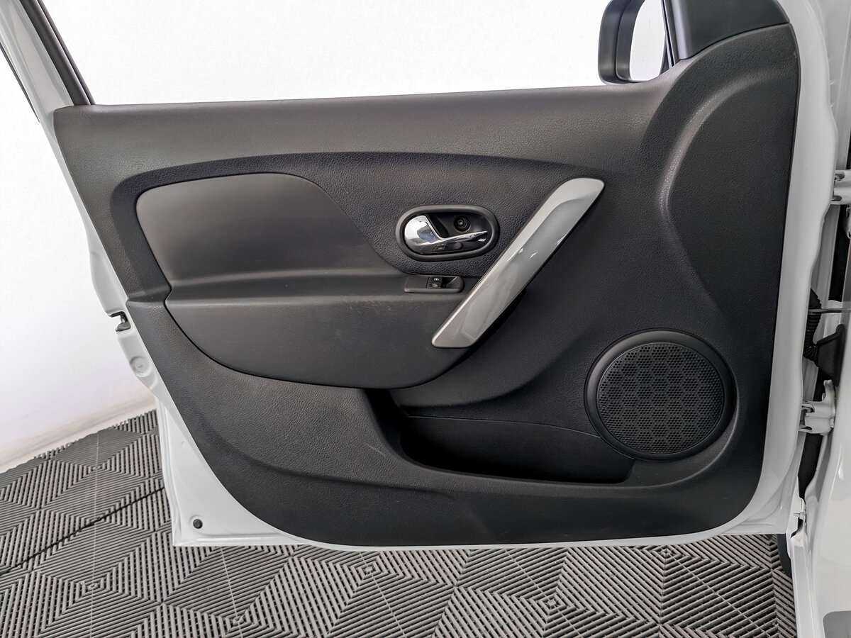 Рено Логан б/у, 2017, Автоматическая. Фото: #14