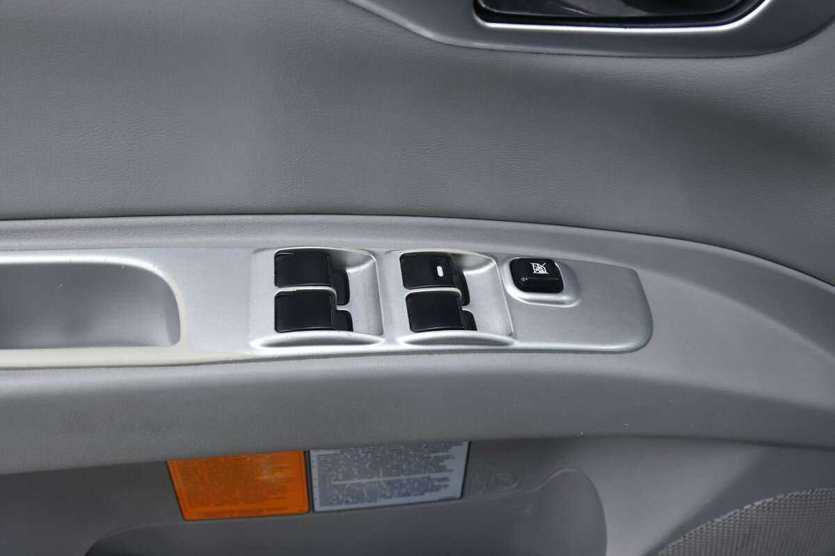 Митсубиши Паджеро Спорт б/у, 2015, Автоматическая. Фото: #9