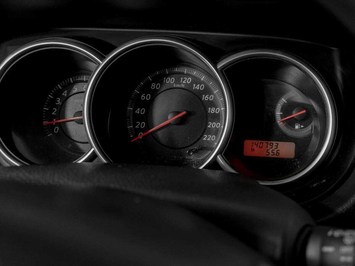 Ниссан Тиида б/у, 2013, Механическая. Фото: #9