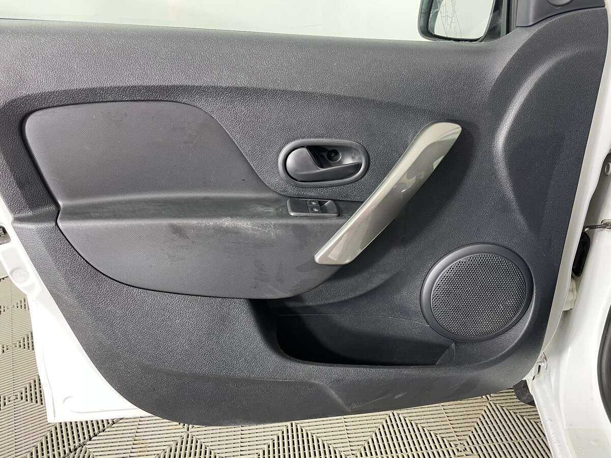 Рено Логан б/у, 2014, Механическая. Фото: #19