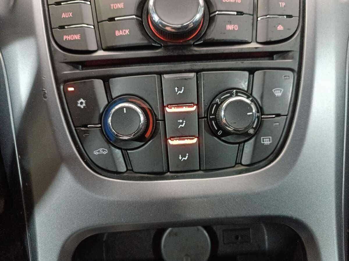 Опель Астра б/у, 2012, Механическая. Фото: #13