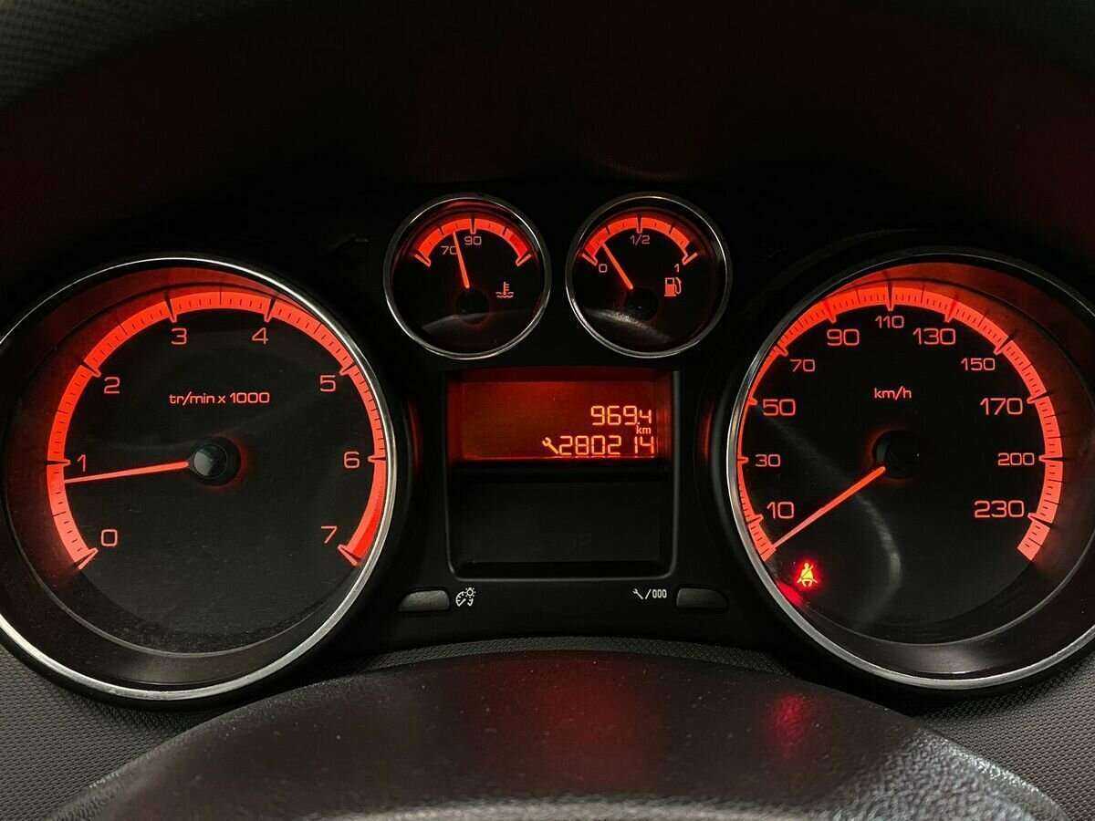 Пежо 408 б/у, 2012, Механическая. Фото: #11