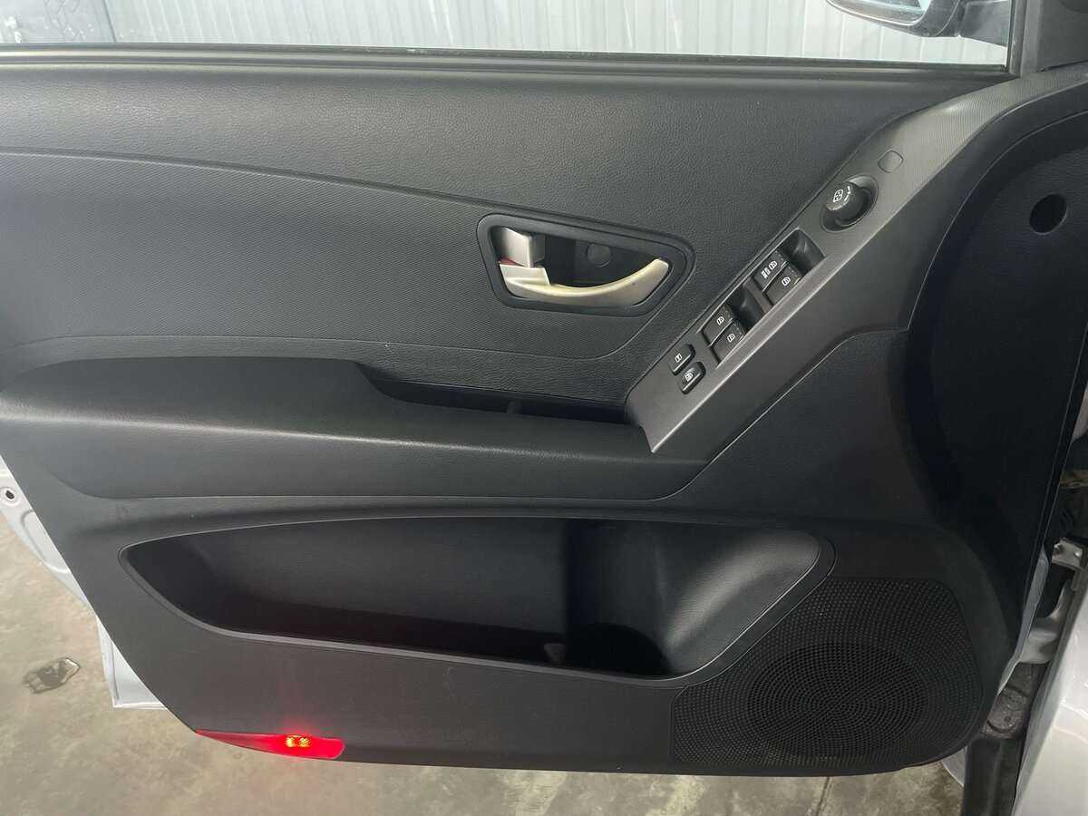 Сан-Ён Актион б/у, 2013, Механическая. Фото: #16