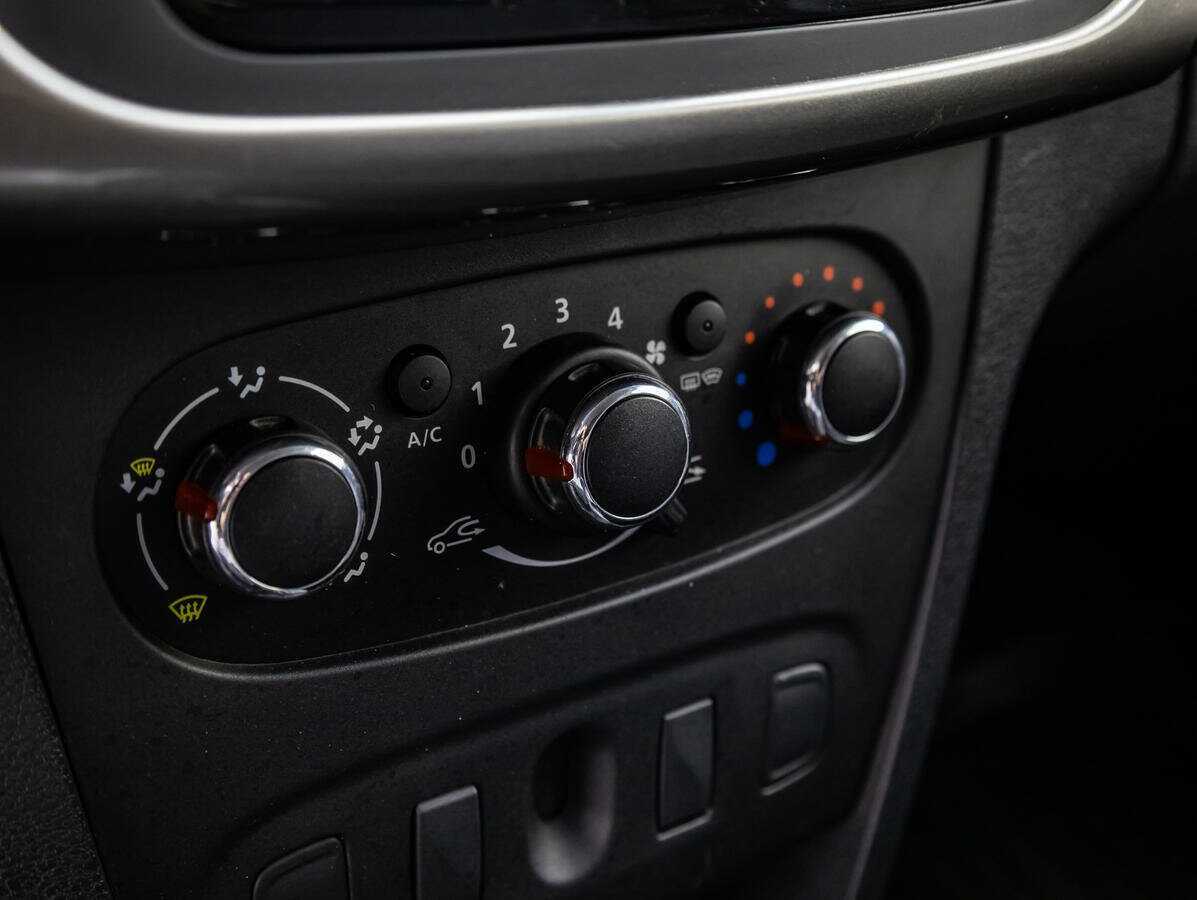 Рено Логан б/у, 2019, Механическая. Фото: #13