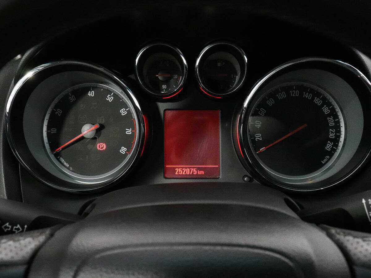 Опель Астра б/у, 2012, Механическая. Фото: #11