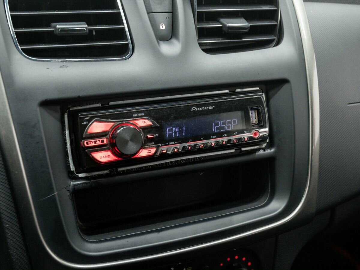 Рено Сандеро б/у, 2017, Механическая. Фото: #17