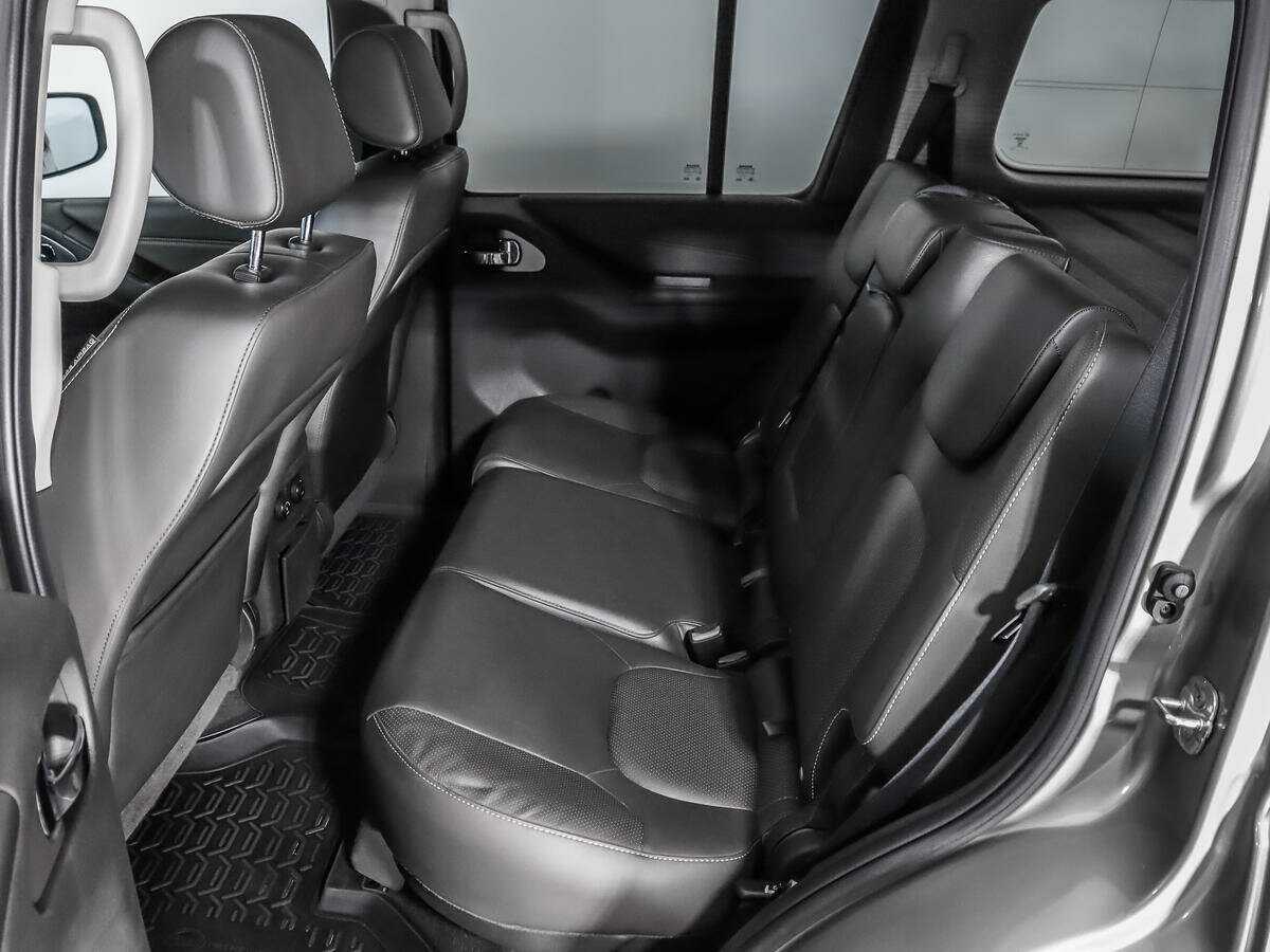 Ниссан Патфайндер б/у, 2012, Автоматическая. Фото: #11