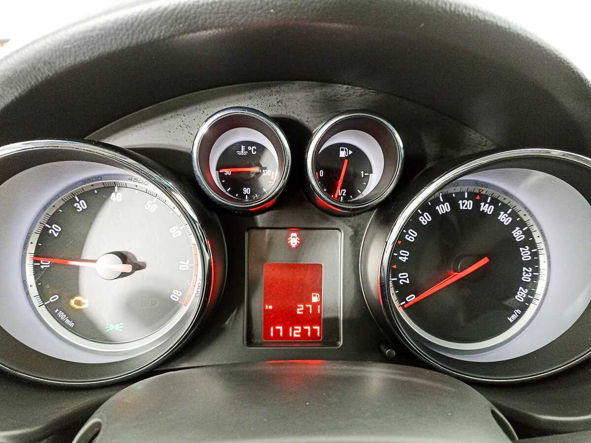 Опель Инсигния б/у, 2012, Механическая. Фото: #9