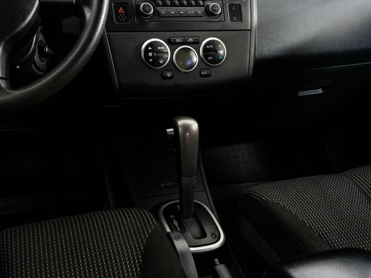 Ниссан Тиида б/у, 2013, Автоматическая. Фото: #9