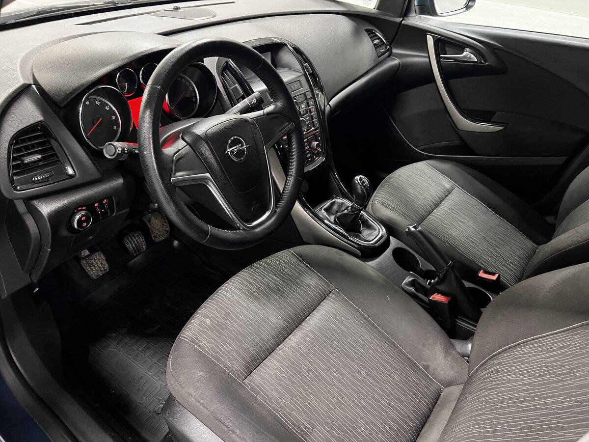 Опель Астра б/у, 2013, Механическая. Фото: #15