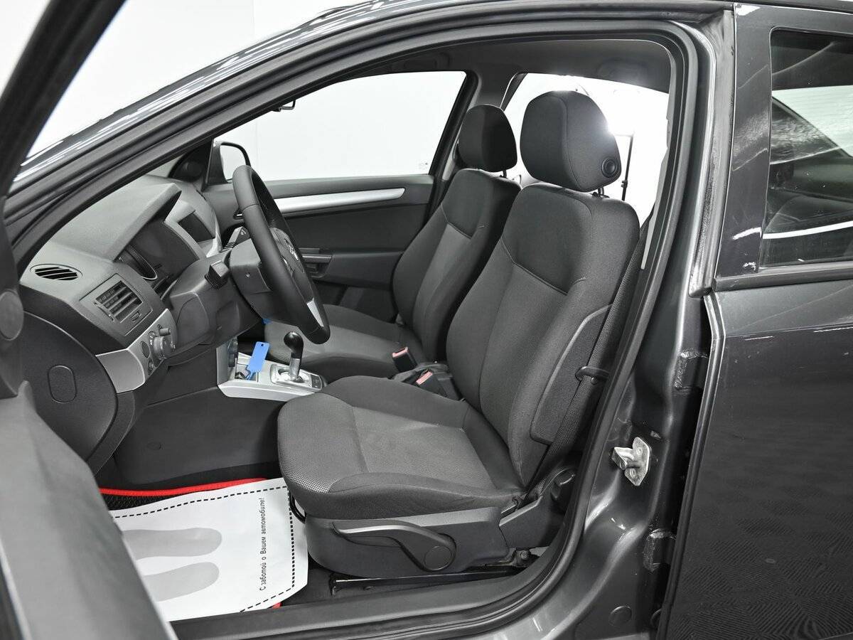 Опель Астра б/у, 2012, Роботизированная. Фото: #5