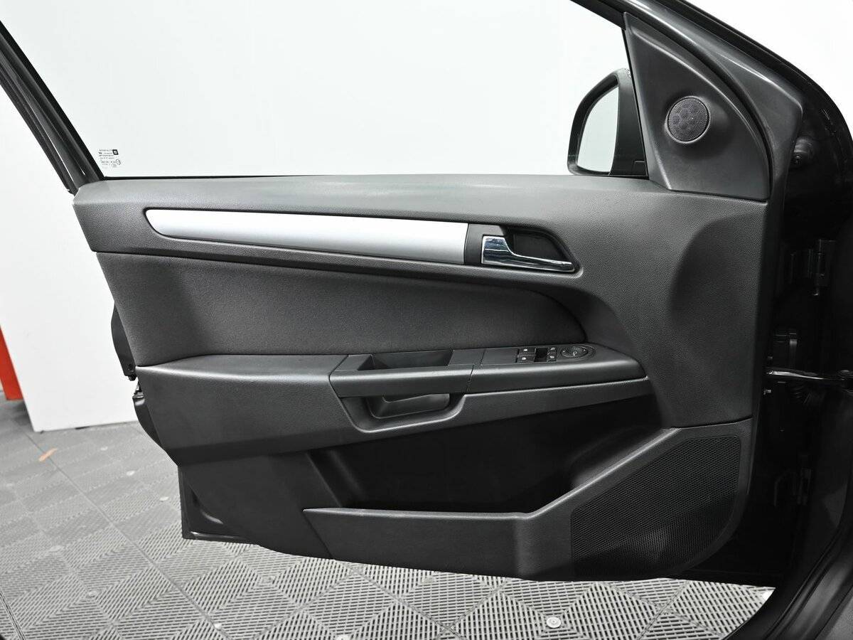 Опель Астра б/у, 2012, Роботизированная. Фото: #6