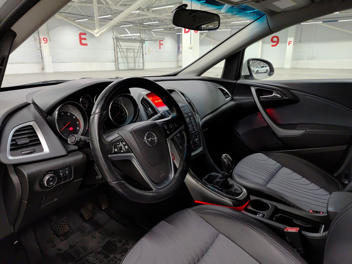 Опель Астра б/у, 2013, Механическая. Фото: #15